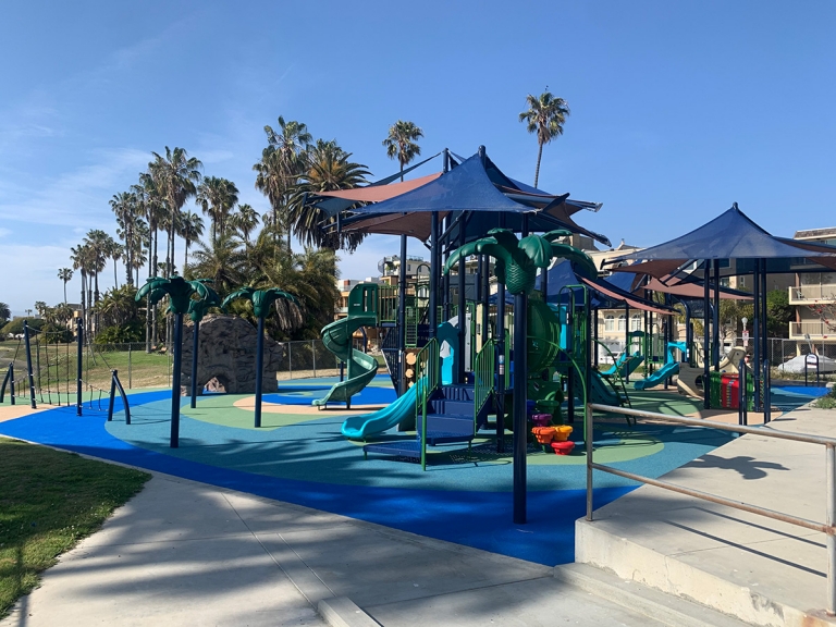 del ray lagoon park playground safety