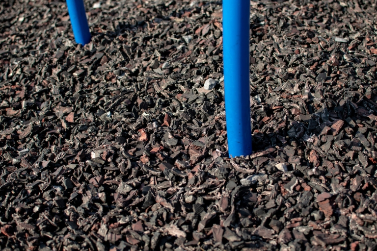 loose rubber mulch at outdoor playground